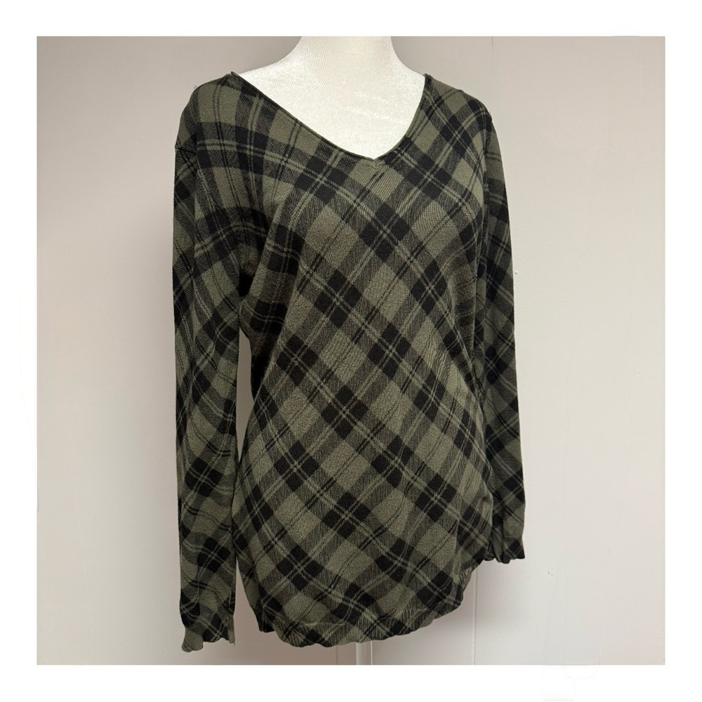 🤍 Suzy Shier Olive and Black Argyle V-Neck Top || Size Medium